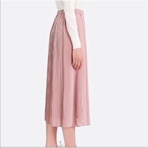 Uniqlo High Waisted pleated blush midi skirt
